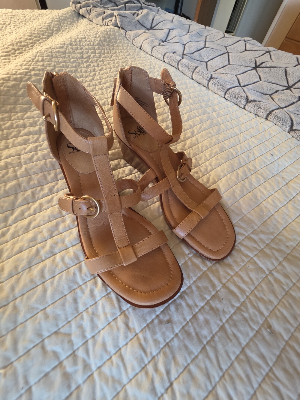 Sofft Women's Tan Strappy Leather Sandals
